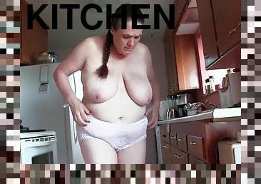 Americam Chubby Mom Cleans Up Her Kitchen Naked
