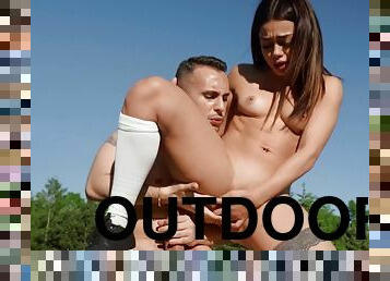 Outdoor sex with sporty Martina Smeraldi