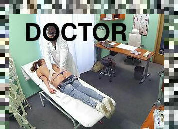 Doctor Prescribes An Erotic Massage For Slinky Blond Hair Lady Patient