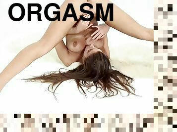 The solo orgasm 7