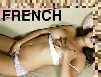 Ines Se Touche Etfaitmonter La Température! - French brunette babe wants you