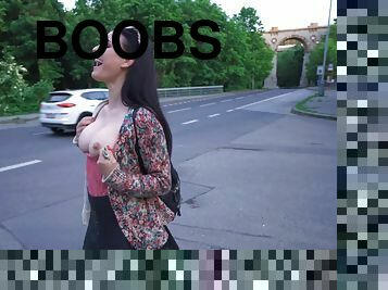 Prankish babe Billie Star shows her boobs on the street!