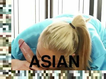 Asian masseuse gets jizz