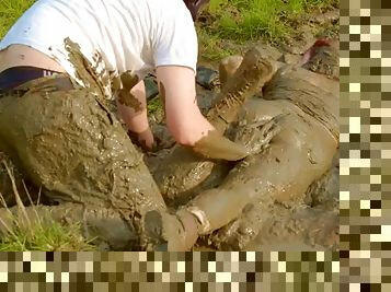 Lara Croft fucked in the mud - Full video