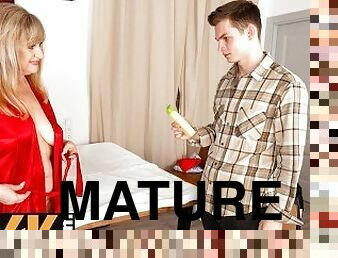 SHAME4K. Experienced mature slut seduces neighbor without any problem