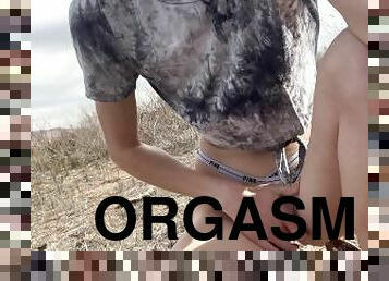 Quick orgasm in the bushes