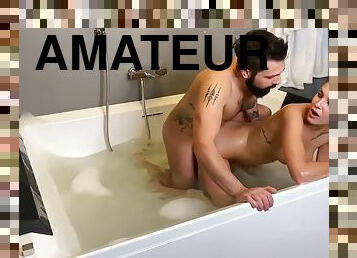 Scopata Nella Jacuzzi Con Ingoio Finale