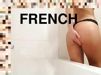 French babe masturbates
