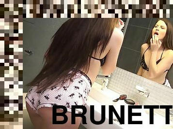 Polish slut enjoys some masturbation time during her shower