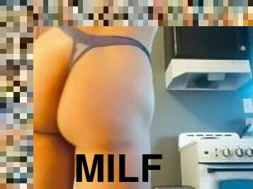 My milf ass just wants to show you how much it jiggles and claps