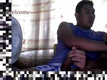 chico masturbándose en la webcam