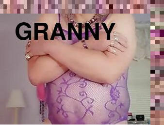 Tranny granny Vicky wants to pamper and pamper you!