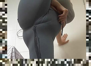 wetting yoga pants showing wet camel toe cunt