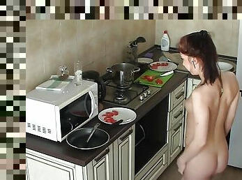 Slutty girlfriend made a whole meal without clothes on her