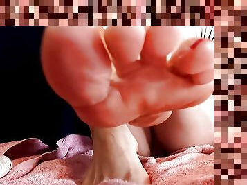 Feet play