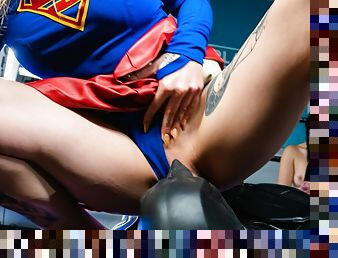 SuperGirl Dominates Batman in Orgy