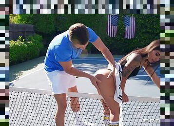 Outdoor sexual fun on the tennis court for a sexy ass wife