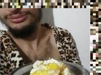 I eat eggs seated my own cum