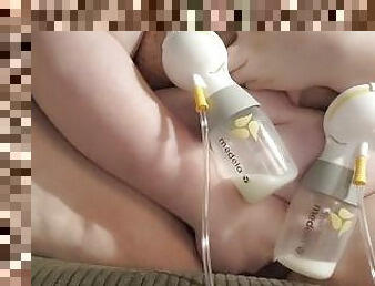 Pumping and playing with my pussy