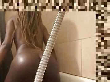 Twerking Nude In Shower