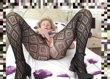 lola-granny, milf, briton