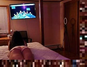 Gamer girl gets distracted by daddy's dick