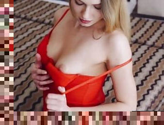 Watch this hot blonde in sexy lingerie and stockings masturbate