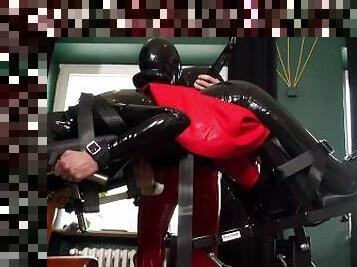 Latexslut Training in the homeoffice