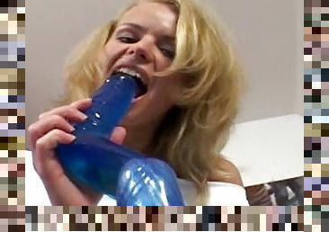 Blonde with nice face and ass plays with dildo