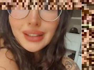 Aya Benetti excite un fan anal BLOWJOB footjob com Milf française pussy big tits fetish