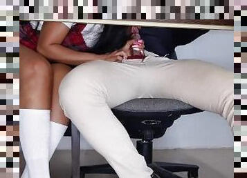 Alumna tiene sexo con su profesor dentro del colegio en PUBLICO