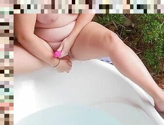 PAWG Squirts to cool down the bathwater