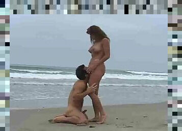 Naked babe and her man fucking on the beach