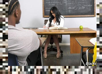 Dirty mature teacher Jennifer White gets fucked by her students