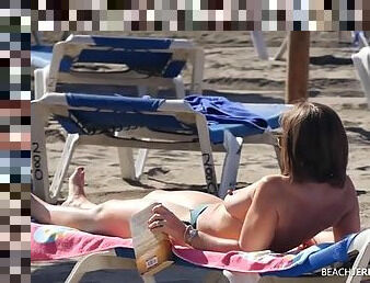 Spiaggia, Topless